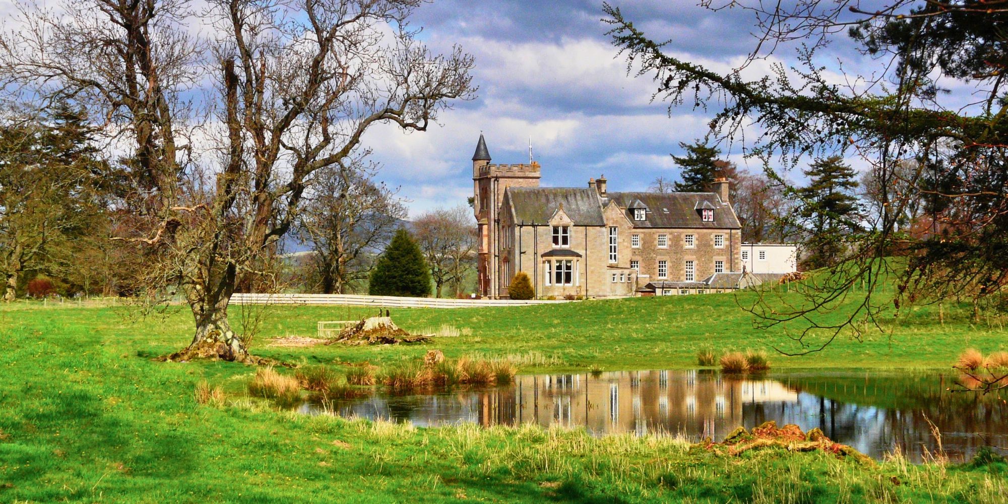 FR-Web_Hartree-House-in-Biggar-shutterstock_683885665