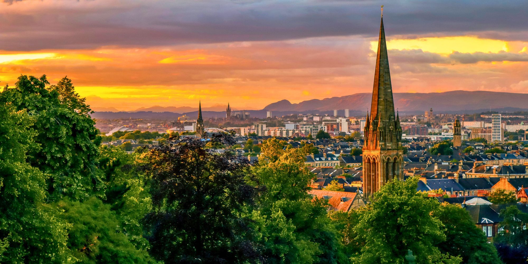 FR-Web_Sunset-Glasgow-stock-photo-iStock-1979885120