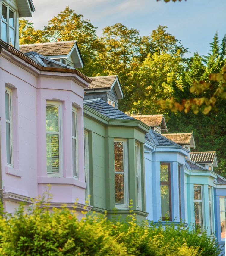 Top schools in Scotland, Colourful houses in Glasgow